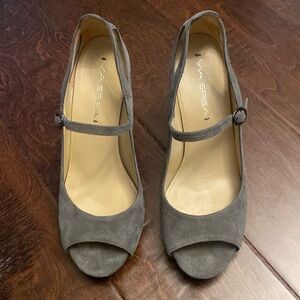 Via Spiga sz 6 grey suede heels. Great shape!!
